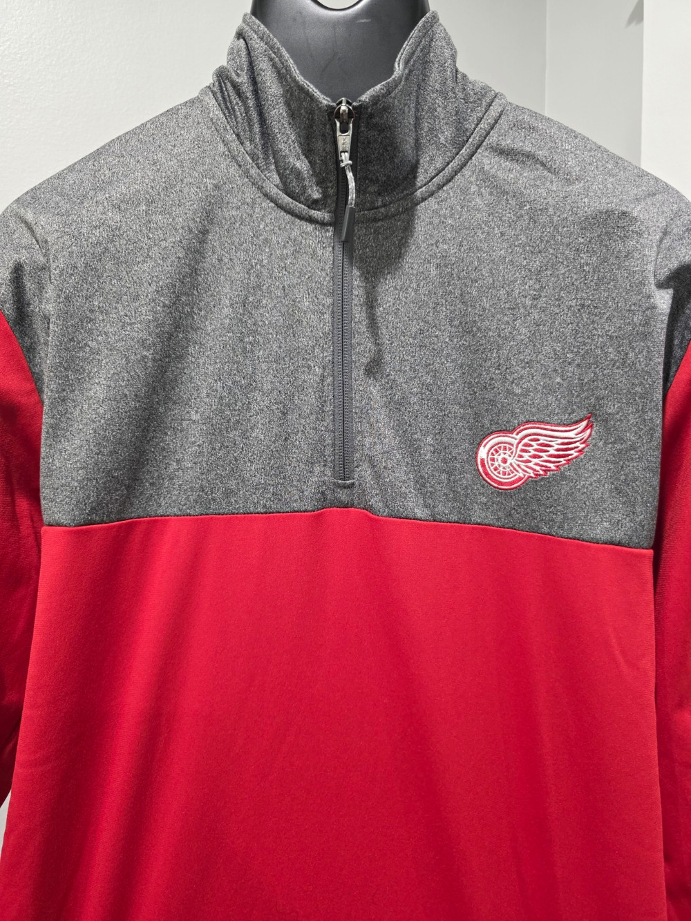 Detroit Red Wings NHL Mens Medium 1/4 Zip Pullover Red Gray Hockey Jacket